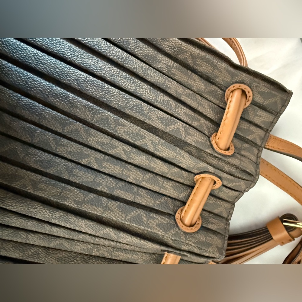 Michael Kors Willa Extra-Small Pleated Logo Tote Bag - Picture 10 of 12